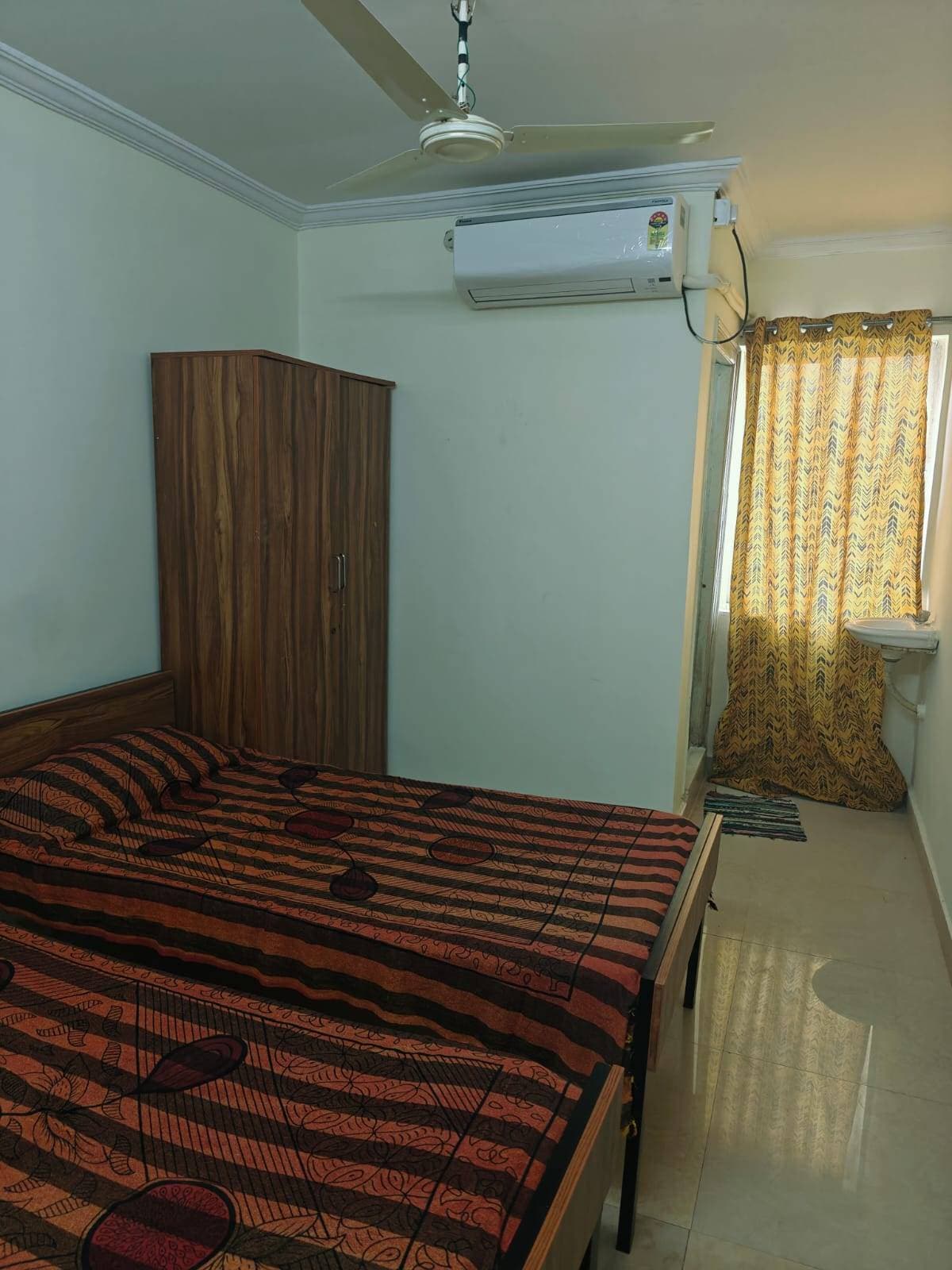 Room 001